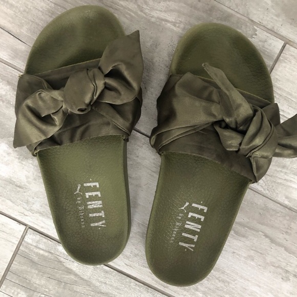 rihanna fenty slides